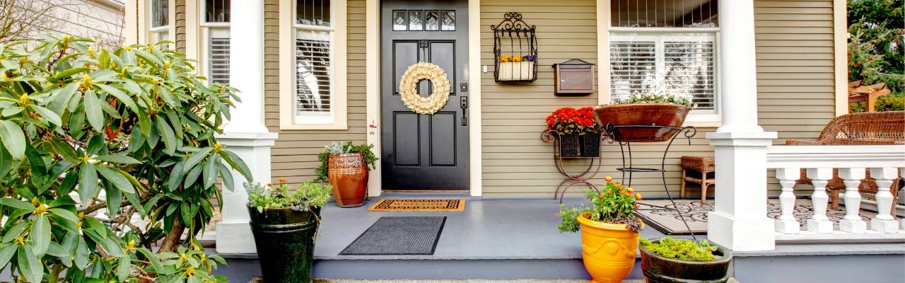 Decorating Dos and Don’ts for Your Front Porch