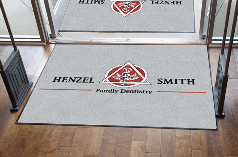 Drs.Henzel and Smith logo mat §